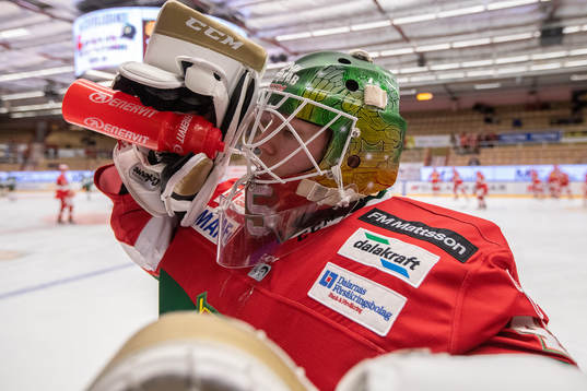 Moras målvakt Isak Wallin vid uppvärmningen