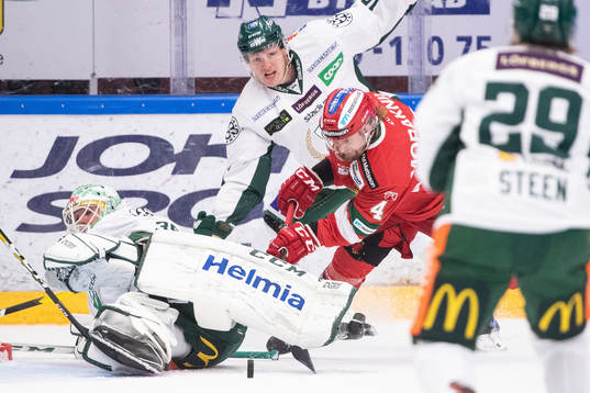 Moras Viktor Amnér och Färjestads målvakt Adam Werner