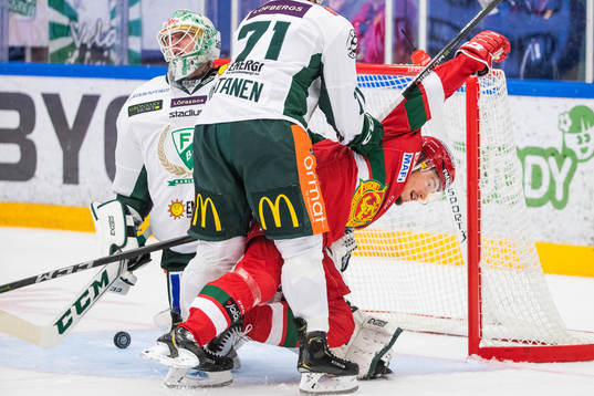Moras Robin Johansson jublar