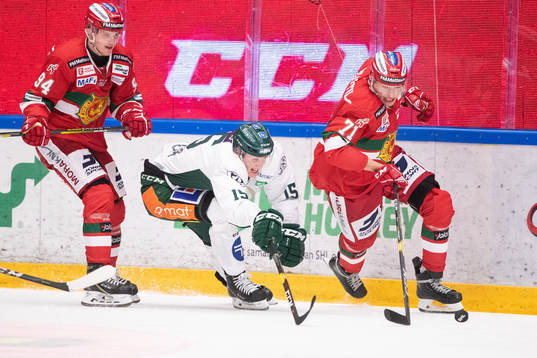 Moras Sebastian Hartmann och Färjestads Gustav Rydahl och