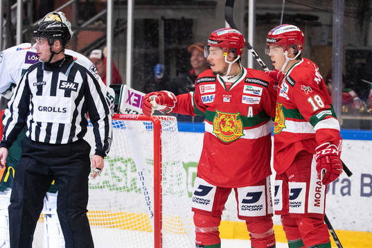 Moras Robin Johansson jublar
