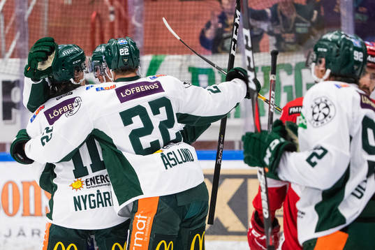 Färjestads Joakim Nygård och Per Åslund jublar