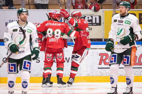 Moras Michael Haga jublar med Moras Spencer Abbott och