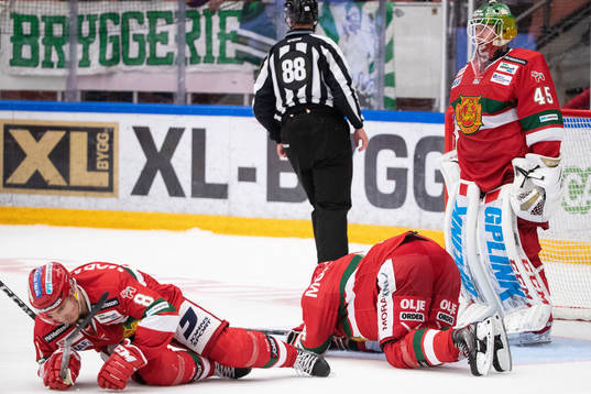 Moras Robin Johansson och Viktor Amnér och målvakt Isak