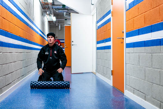 Malmö Redhawks Fredrik Händemark värmer upp före