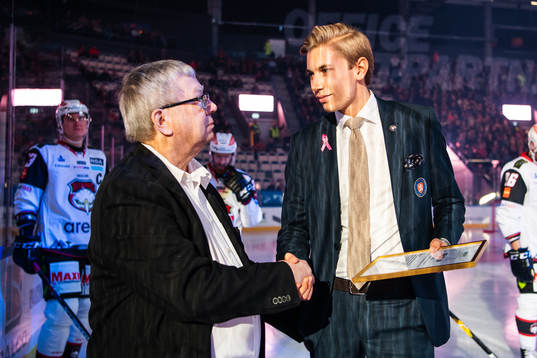 Växjös pressvärd Adam Söderberg får pris som Bästa