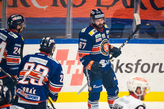 Växjös Linus Fröberg jublar