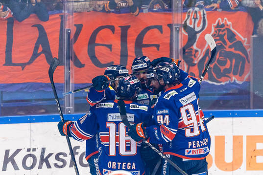 Växjös spelare jublar