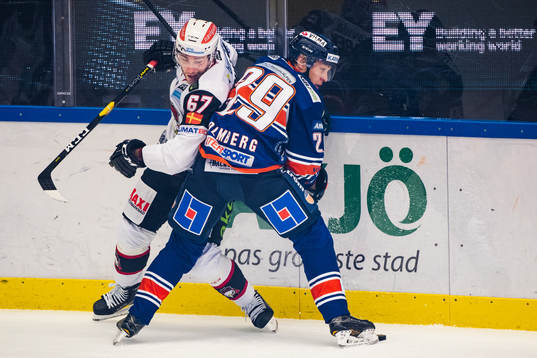 Malmö Redhawks Konstantin Komarek och Växjös Pontus