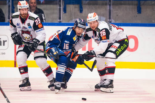 Växjös Austin Ortega och Malmö Redhawks Axel Wemmenborn