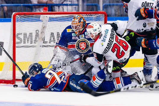 Malmö Redhawks Axel Wemmenborn oroar framför Växjös