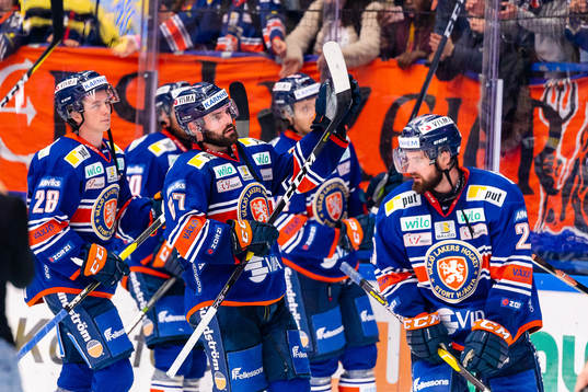 Växjös Linus Fröberg jublar framför fansen