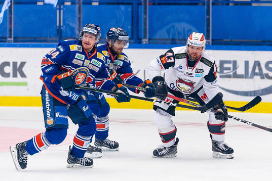 Växjös Niclas Burström och Malmö Redhawks Nichlas Hardt