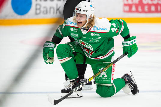 Rögles Olle Liss grimaserar
