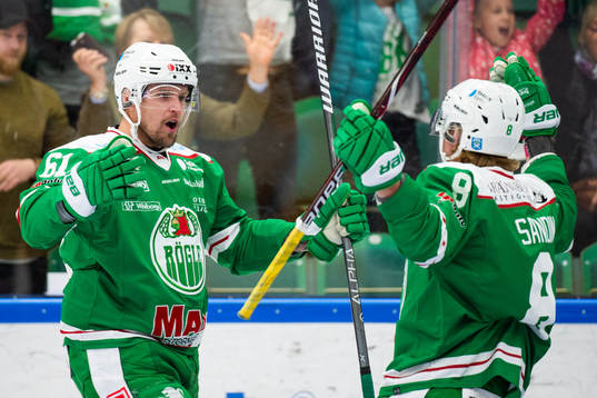 Rögles Jonas Ahnelöv jublar med Linus Sandin