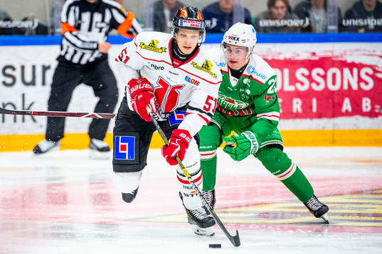 Rögles Nils Höglander jagar Örebros Kristian Näkyvä