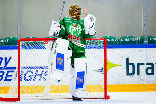 Rögles målvakt Justin Pogge jublar