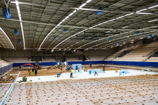 Översikt över det pågående isbytet på Malmö Isstadion