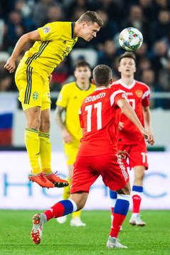 Viktor Claesson with a header