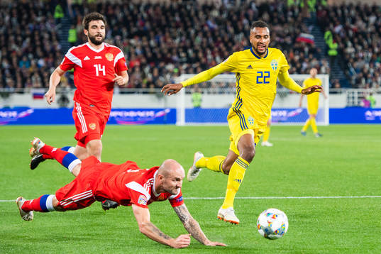 Konstantin Rausch of Russia and Isaac Kiese Thelin of Sweden