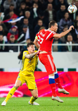 Victor Nilsson Lindelöf of Sweden and Artem Dzyuba of