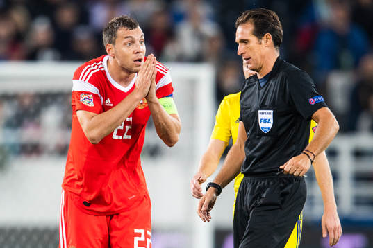 Artem Dzyuba of Russia reacts against referee Luca Banti
