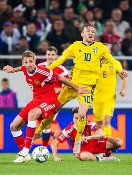 Emil Forsberg of Sweden and Iury Gazinsky of Russia