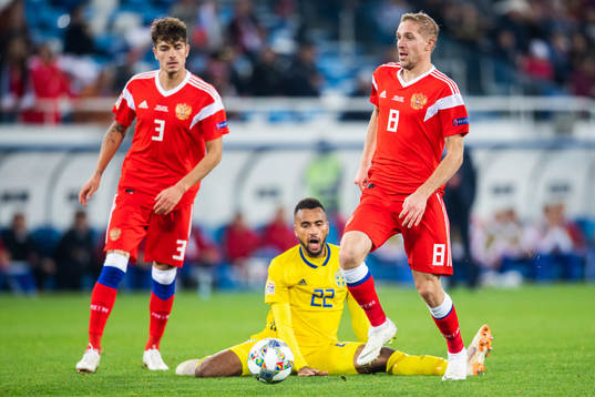 Roman Neustädterand Iury Gazinsky competes for the ball