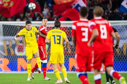 Victor Nilsson Lindelöf of Sweden and Artem Dzyuba of