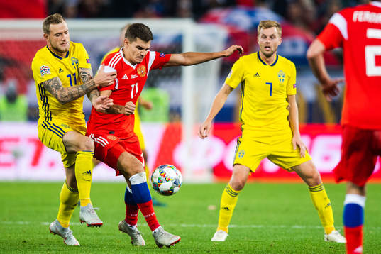 John Guidetti of Sweden and Roman Zobnin of Russia competes