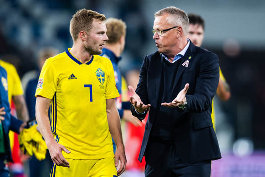 Sebastian Larsson and head coach Janne Andersson of Sweden