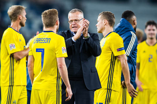 Head coach Janne Andersson and Sebastian Larsson of Sweden