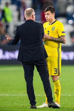 head coach Janne Andersson and Victor Nilsson Lindelöf of