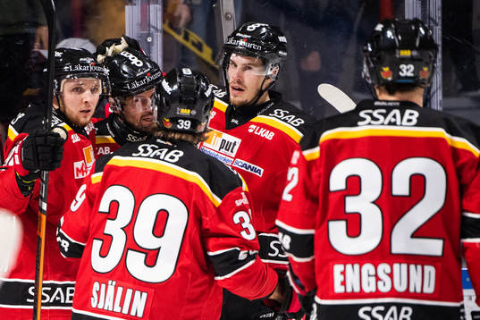 Luleås Robin Kovacs och Niklas Olausson jublar