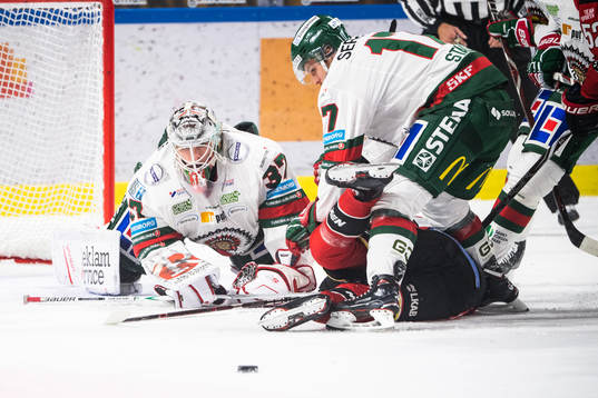 Frölundas Sebastian Stålberg och målvakt Johan Gustafsson