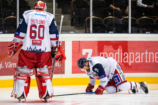 Västerviks Trevor Mingoia sitter på knä skadad