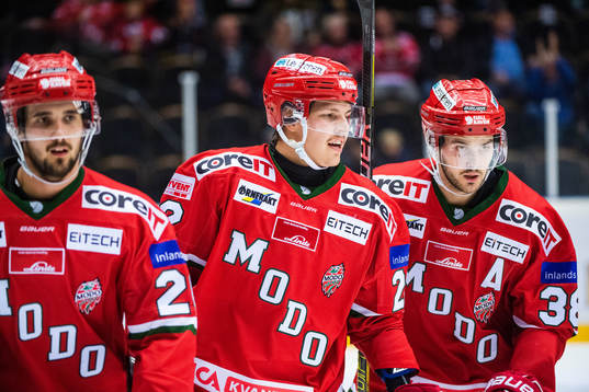 Modos Jonathan Johnsson och Joakim Hagelin  jublar