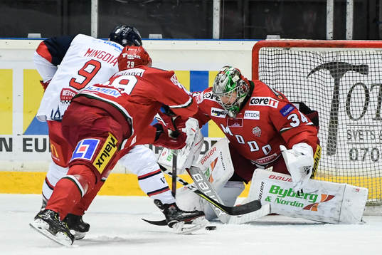 Västerviks Trevor Mingoia gör 3-2-reduceringen bakom