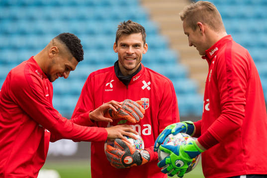 Bjørn Maars Johnsen, goalkeeper Rune Almenning Jarstein