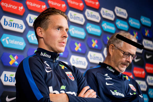 Stefan Johansen of Norway and Lars Lagerbäck, head coach