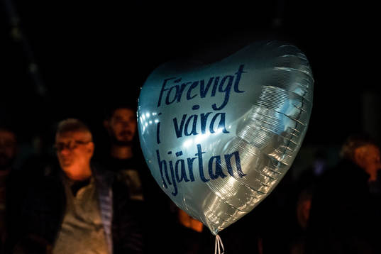 Ballong med texten Förevig i våra hjärtan
