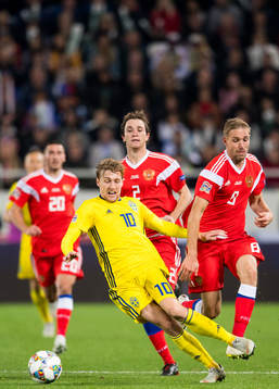 Emil Forsberg of Sweden against Fernandes Mario and Iury