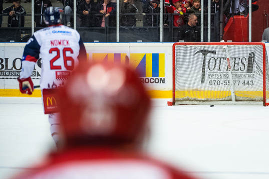 Modos Patrik Karlqvist (ej i bild) gör 5-2-målet i tom