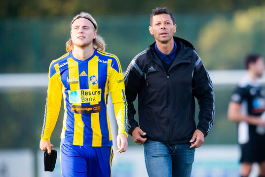 Eskilsminnes Oliver Åkerman och tränare Martin Pringle