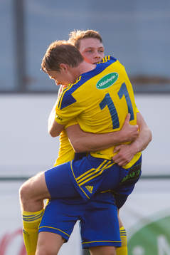 Eskilsminnes Robin Hofsö och Jesper Larsson jublar