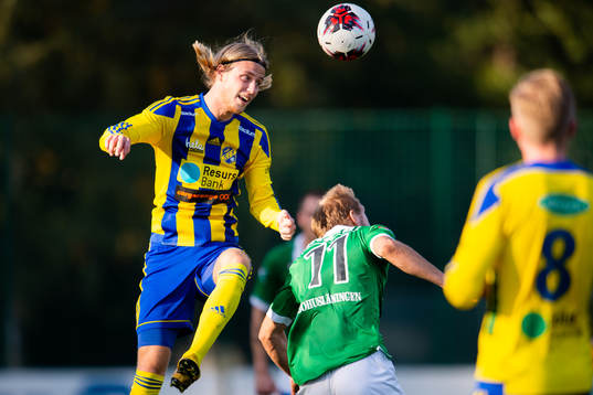 Eskilsminnes Oliver Åkerman nickar