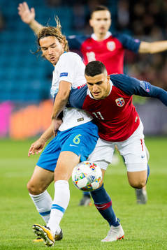 René Krhin of Slovenia and Mohamed Elyounoussi of Norway