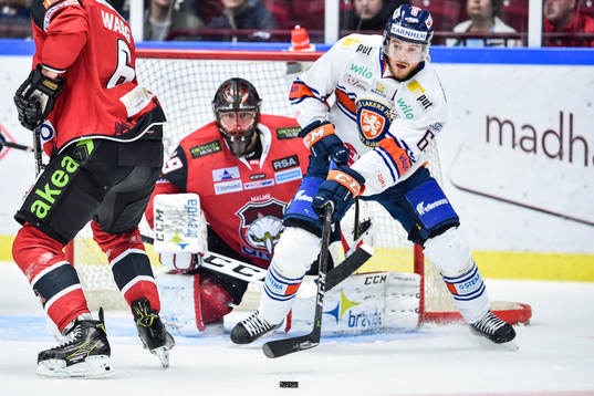Växjös Linus Högberg och Malmö Redhawks målvakt Oscar