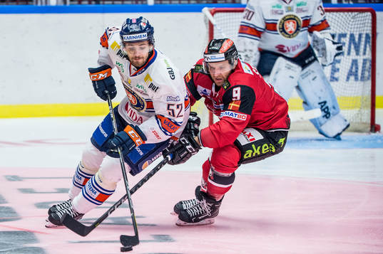 Växjös Arvid Lundberg mot Malmö Redhawks Frederik Storm