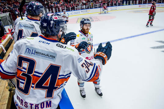 Växjös Liam Reddox jublar